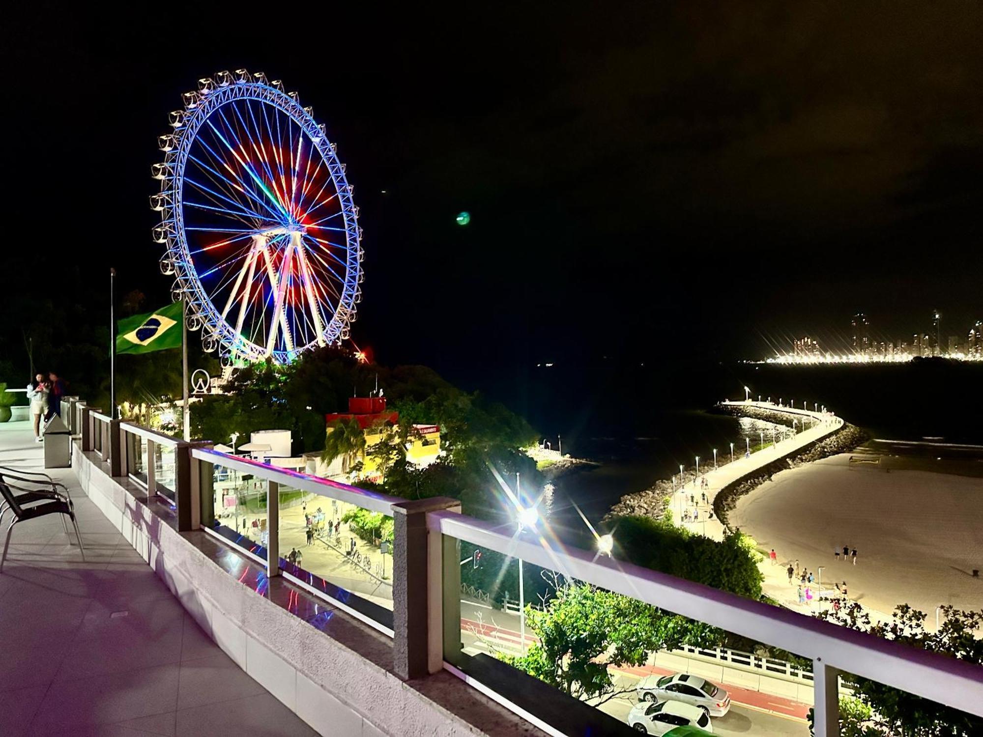 Roda Gigante, Garagem E Piscina Balneário Camboriú Esterno foto
