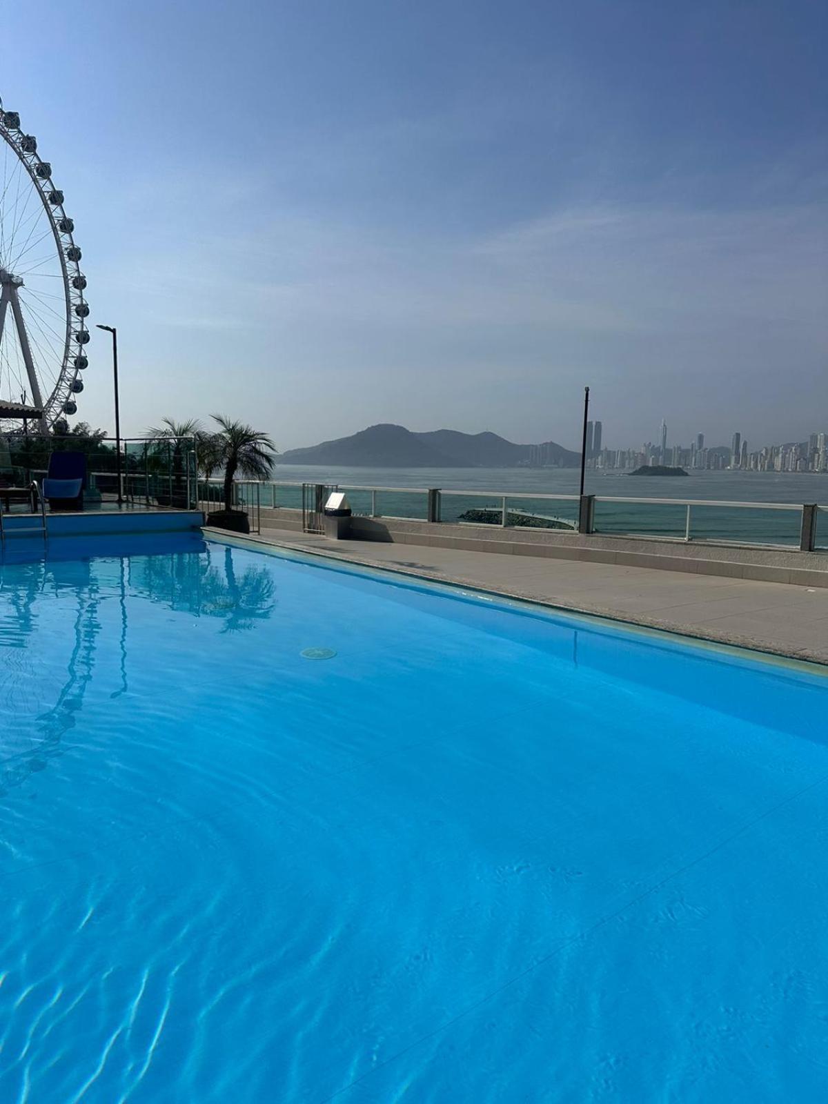 Roda Gigante, Garagem E Piscina Balneário Camboriú Esterno foto